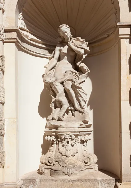 Skulptur im Schloss in Dresden, Ostdeutschland, erbaut im Jahr 1930 — Stockfoto