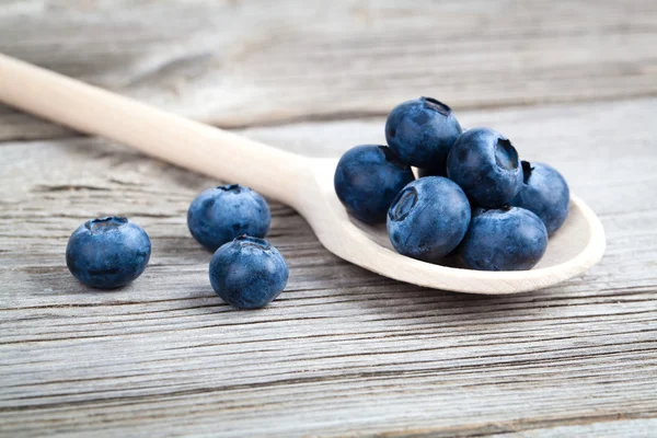 Blueberries on a wooden spoon — Stockfoto