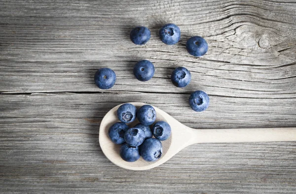 Blueberries on a wooden spoon — Stockfoto