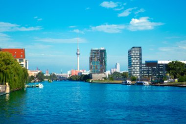 Berlin spree Nehri ve oberbaumbruecke (oberbaum Köprüsü)