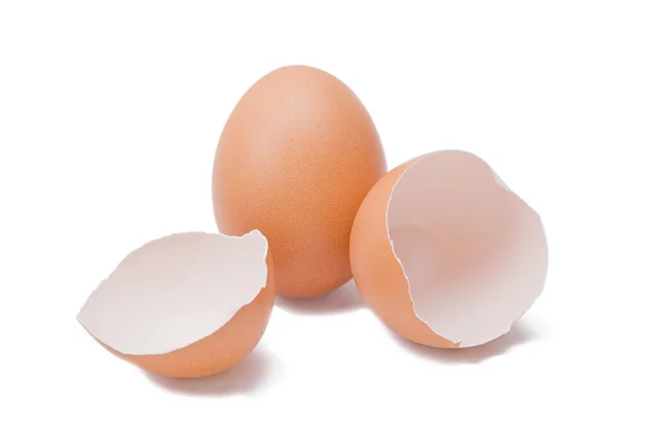 Broken and unbroken eggs — Stock Photo, Image