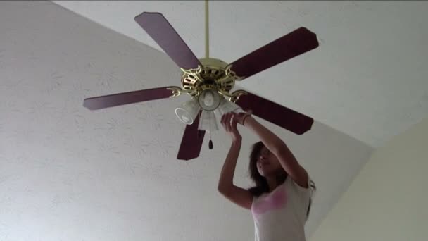 Changing Light Bulbs Stock Video C Blindaseyelook 19354921