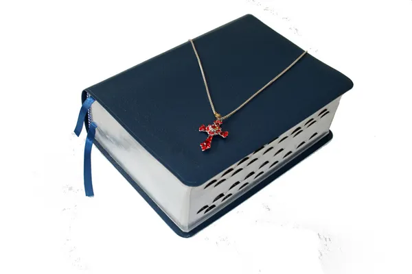 Kutsal ve çapraz kolye