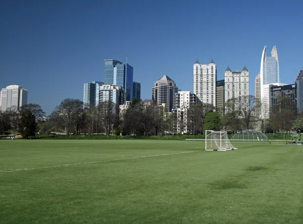 Piedmont Park e Atlanta Skyline Imagens De Bancos De Imagens Sem Royalties