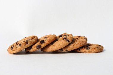 Çikolata parçacıklı kurabiye.