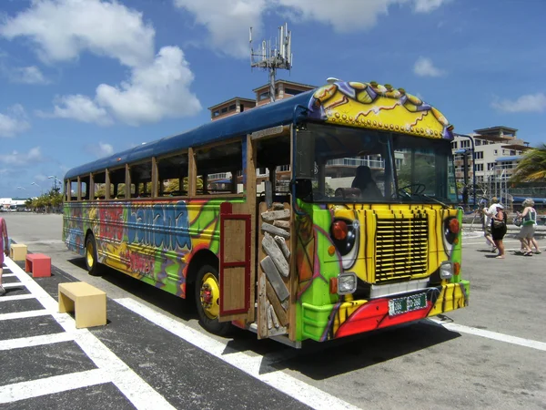Bus in oranjestad, aruba Stockfoto