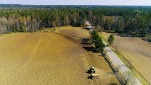 Весняні Роботи Полях Розчищення Посадки Збирання Першого Врожаю — стокове відео