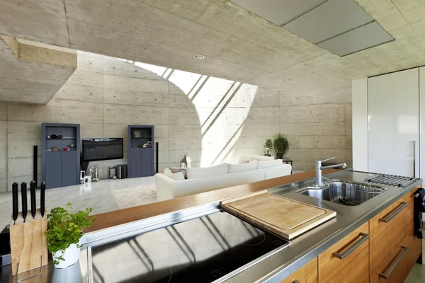 Wnętrza, nowoczesny dom, widok od kuchni — Zdjęcie stockowe