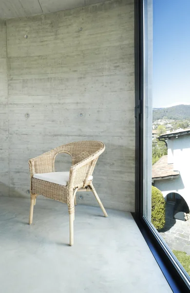 Cadeira perto de uma janela — Fotografia de Stock
