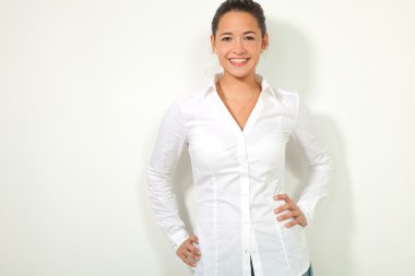 Beyaz arkaplanda izole edilmiş kız