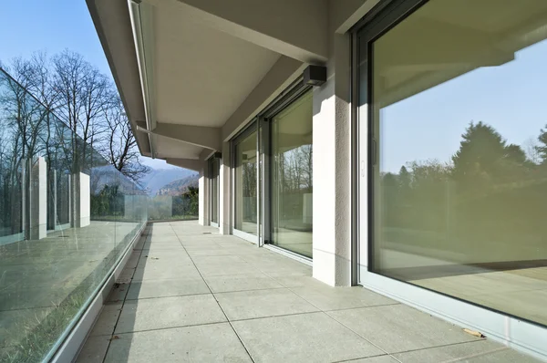 Balcone di una nuova casa — Foto Stock