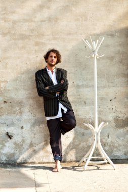 çocuk ve beyaz Askılık