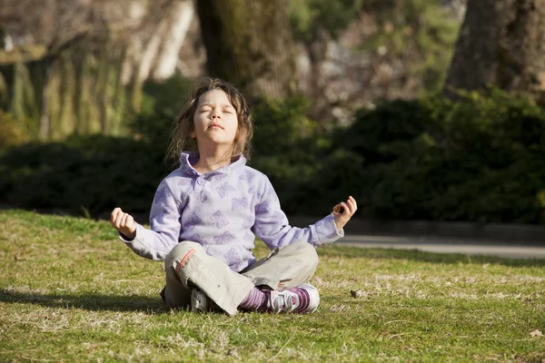 子供瞑想 — ストック写真
