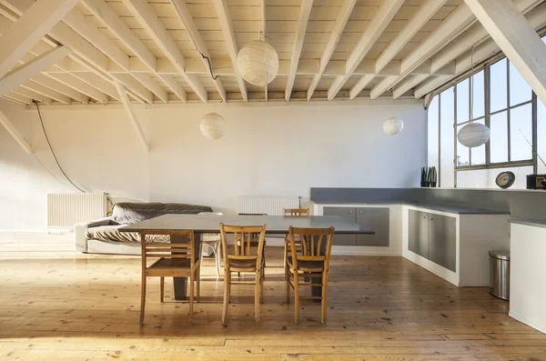 Oude loft, interieur — Stockfoto