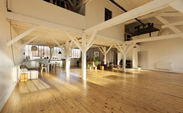 Oude loft, interieur — Stockfoto