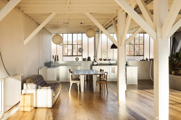 Gamla loft, interiör — Stockfoto