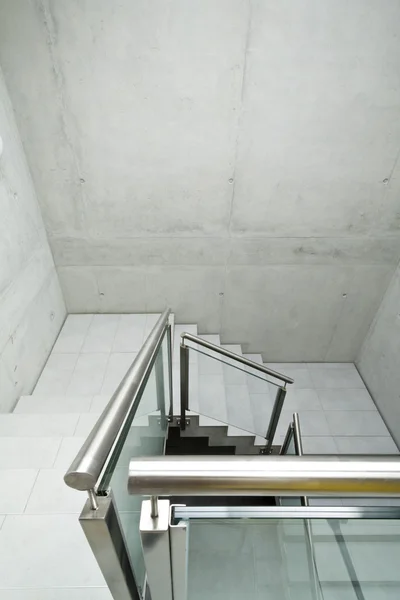 Edifício interior, escada de concreto — Fotografia de Stock