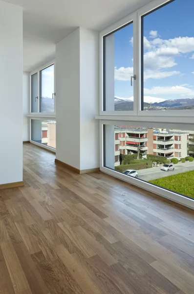 Interior, apartamento novo vazio, janelas — Fotografia de Stock