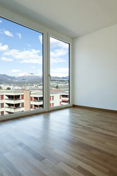 Interieur, leeg nieuw appartement, windows — Stockfoto