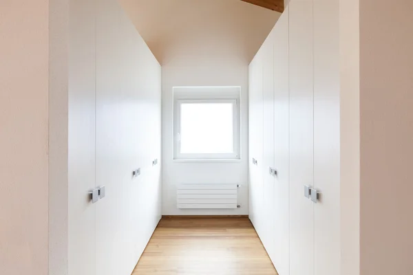 Loft interiör, garderober — Stockfoto