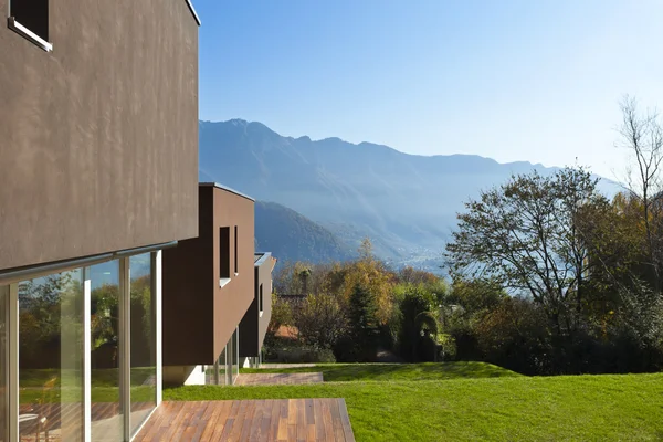 Casa moderna, al aire libre — Foto de Stock