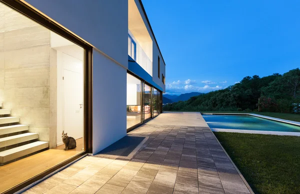 Modern villa by night — Stock Photo, Image