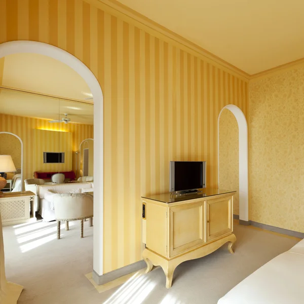 Interior apartemen mewah, suite yang nyaman, tampilan lounge — Stok Foto