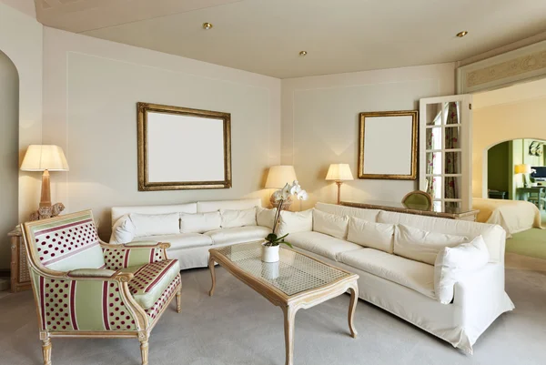 Lüks bir daire, rahat bir süit, dinlenme odası.