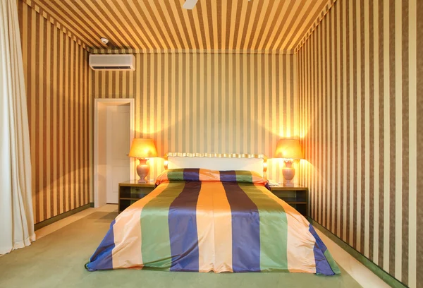 Apartemen mewah interior, kamar tidur yang nyaman — Stok Foto