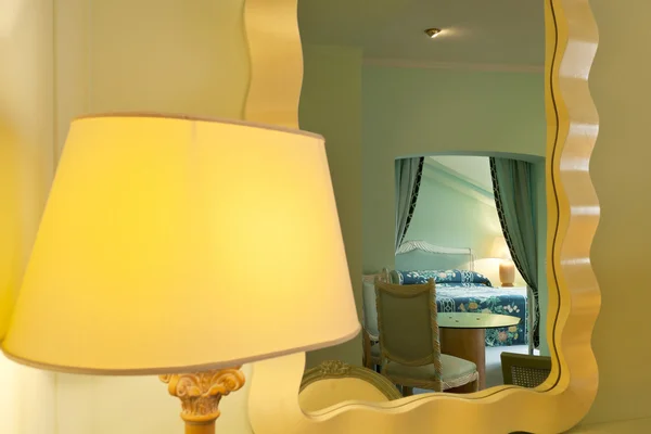 Interior luxury apartment, comfortable room, mirror and lamp — Stock Photo, Image