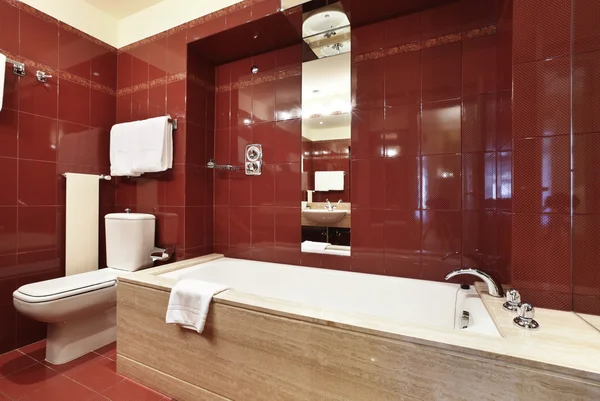 Interior luxury apartment, red bathroom — Stock Photo, Image