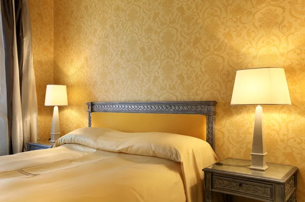 Appartamento di lusso interno, confortevole camera da letto — Foto Stock