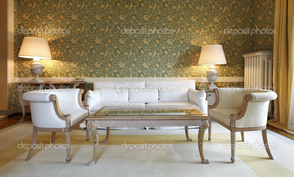 Дизайнерские обои для стен. Орнамент дамаск в интерьере. Интерьер гостиной в классическом стиле. Коричневые стены в интерьере. Обои в гостиную комбинированные.