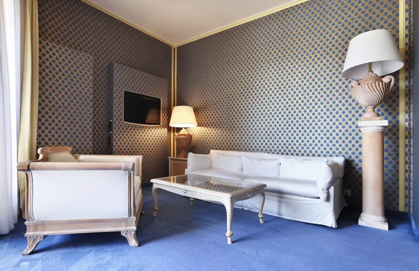 Interior luxury apartment, comfortable classic living room — Stock Photo, Image