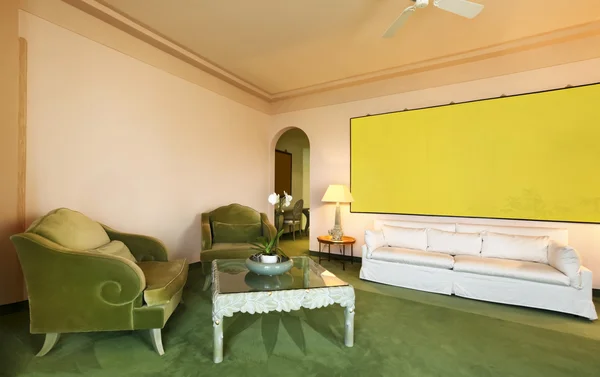 Πολυτελές εσωτερικό διαμέρισμα, άνετο κοστούμι, σαλόνι — Φωτογραφία Αρχείου