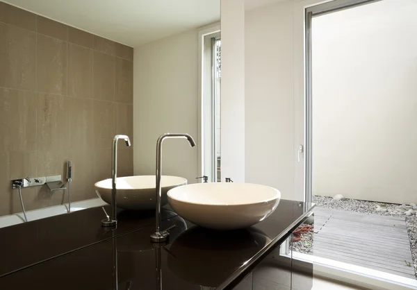 Hermoso apartamento nuevo baño — Foto de Stock