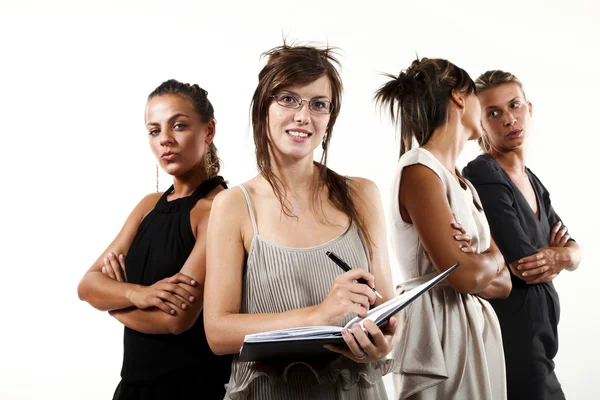 Portrait de jeunes femmes d'affaires au travail isolées sur fond blanc — Photo