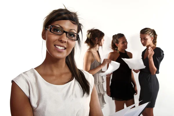 Junge Geschäftsfrauen isoliert auf weißem Hintergrund — Stockfoto
