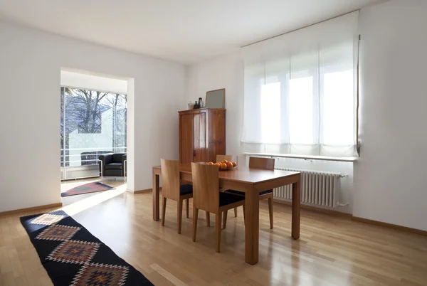 Egy modern apartman belseje, étkező — Stock Fotó