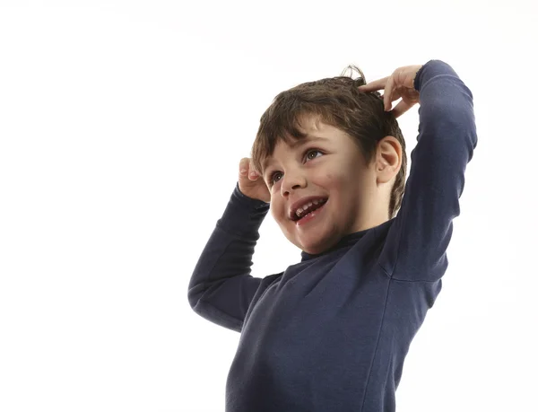Портрет маленького смешного мальчика — стоковое фото