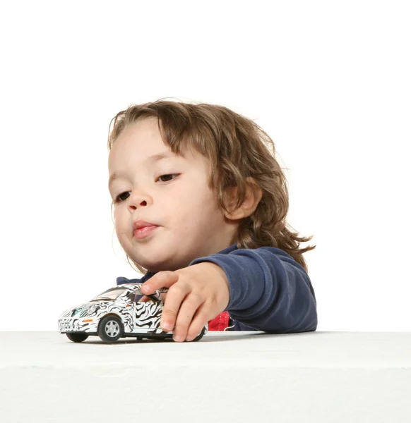 Kind meisje spelen met weinig auto — Stockfoto