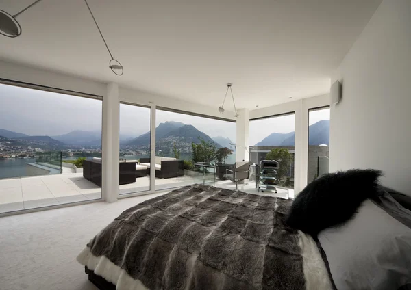 Bellissimo interno di una casa moderna, camera da letto — Foto Stock