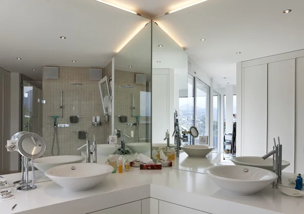 Beautiful bathroom — Stock Photo, Image