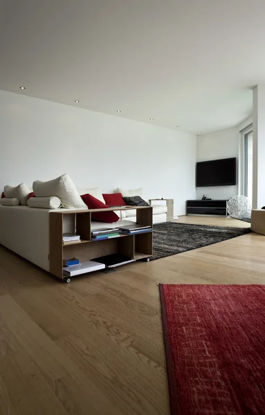Belo interior de uma casa moderna, sala de estar — Fotografia de Stock