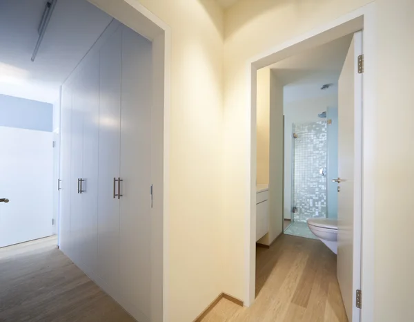 Intérieur appartement vide moderne, appartement personne à l'intérieur — Photo