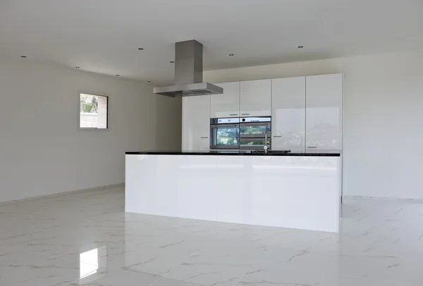 Beautiful interior of a modern house, kitchen — Stock Photo, Image