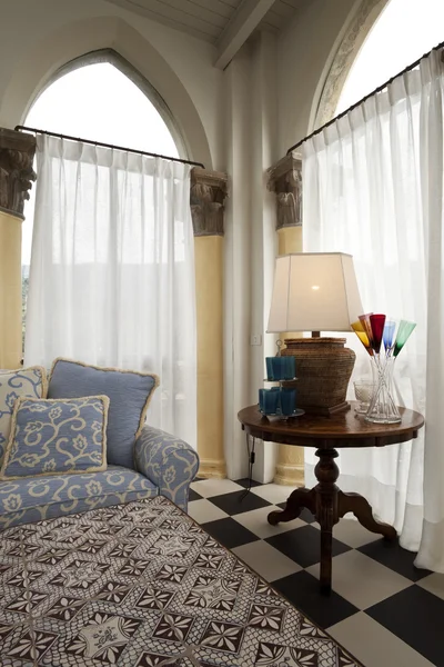 Fotos de Divan de stock, Divan imágenes libres de derechos | Depositphotos®