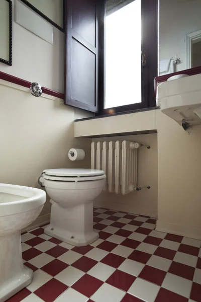 Вежа, розкішні житлові квартири, ванна кімната — стокове фото