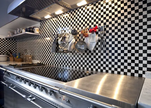 Torony, luxus Társasházi lakások, részletesen konyha — Stock Fotó
