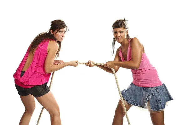 Beautiful girls pull the rope — Stock Photo, Image